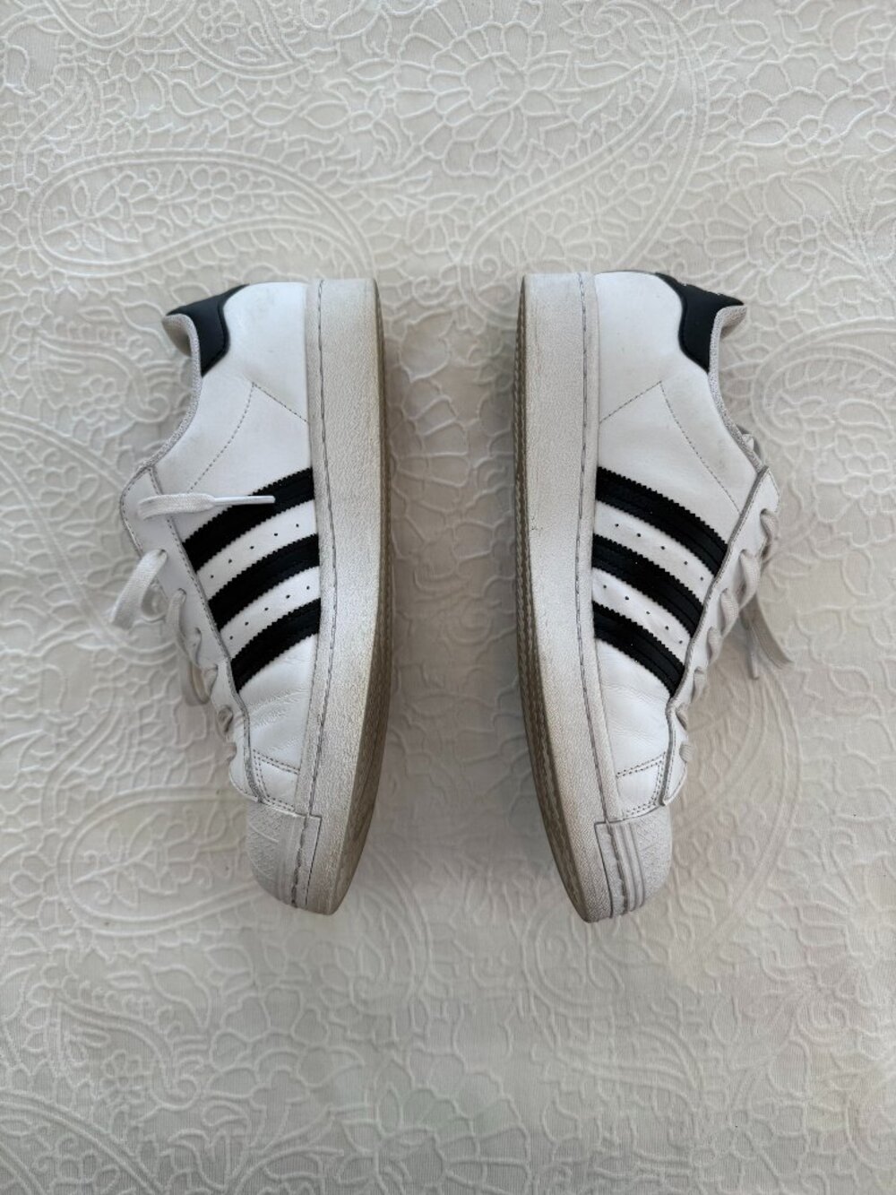 Pre-loved ICONIC adidas Superstar sneakers W11/M9.5